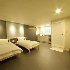  Hostel Familie Station South Korea
